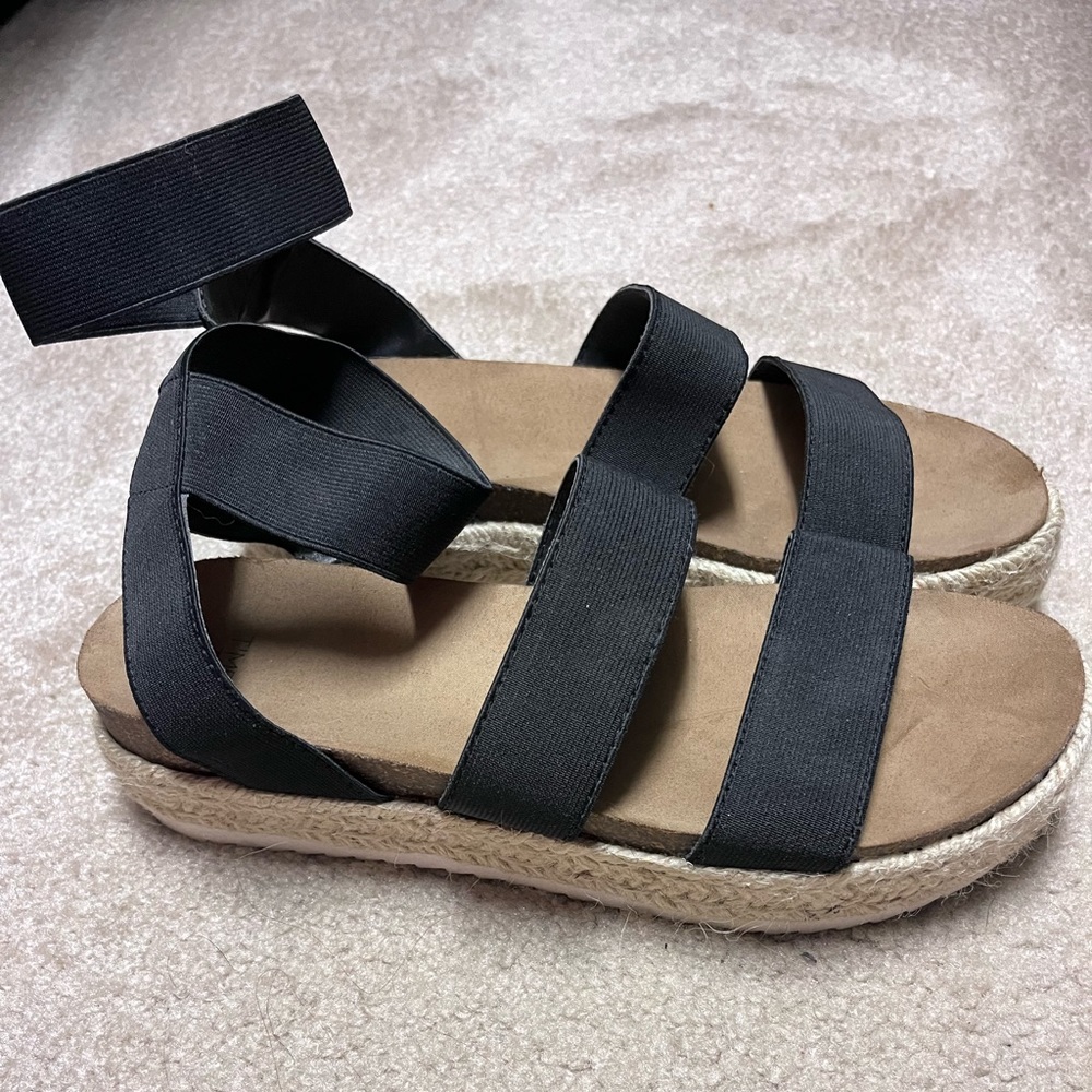 Black/tan wedges